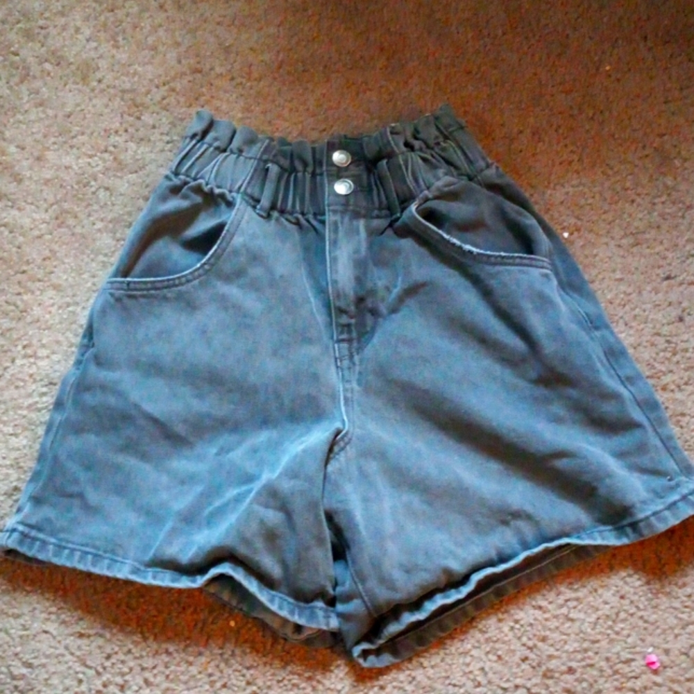 These are vervet shorts only worn once black size is 4